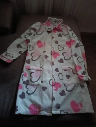 Bata de casa con estampado de corazones
