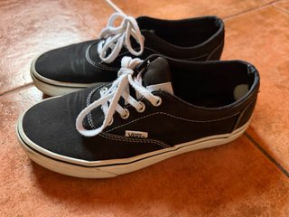 Zapatillas Vans Era Negras y Blancas Talla 38