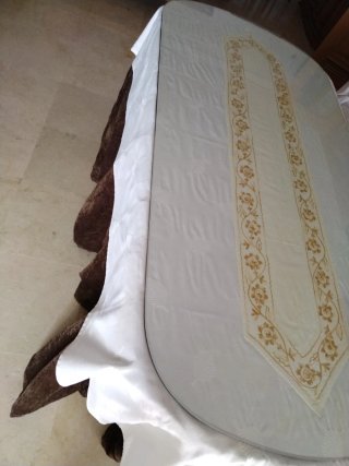 Mesa de Comedor de Madera de Nogal