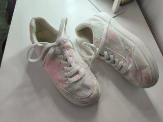 Zapatillas de tela blancas y rosas
