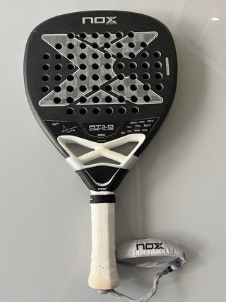 Pala de pádel Nox AT10 2026