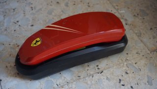 Teléfono Ferrari Rojo para decoración y otro leer