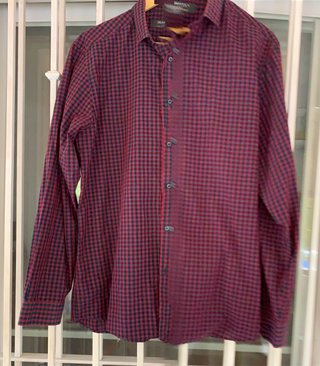 Camisa de cuadros granate y azul