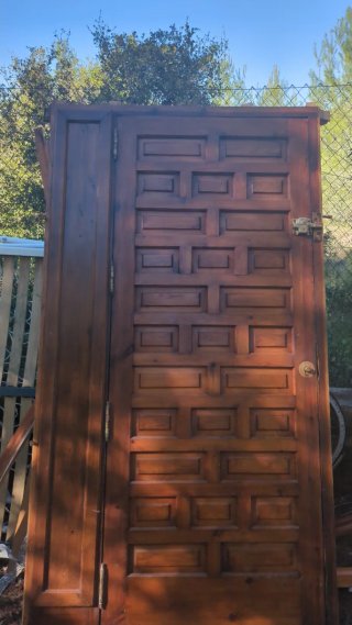 Puerta Exterior de Madera Maciza