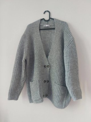 Chaqueta de punto gris Zara