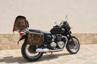 Triumph Bonneville T120 Black