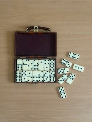 Juego de Dominó con Maletín