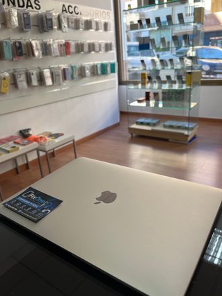 MacBook Air Apple