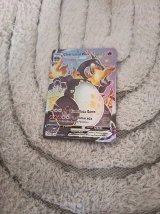 Carta Pokémon Charizard VMAX