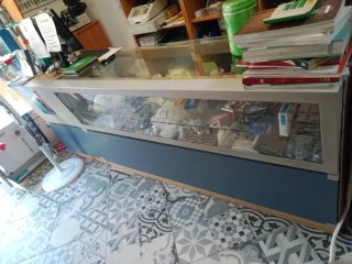 Mostrador de Tienda con Vitrina