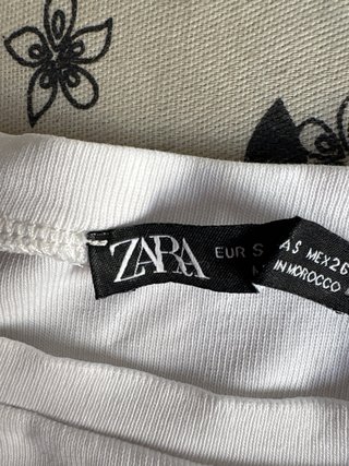 2 bolsas llenas de ropa de  Zara Stradivarius...