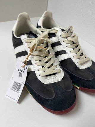 Zapatillas adidas Negras y Blancas