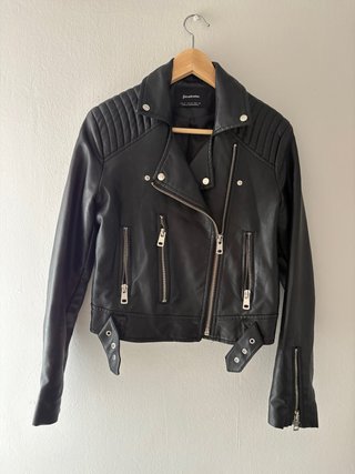 Chaqueta de cuero negra Stradivarius