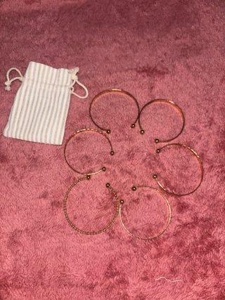 Set de 5 Pulseras Doradas