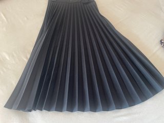 Falda plisada negra Stradivarius Talla M