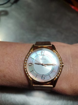 Reloj Festina Dorado
