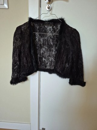 Bolero negro de encaje
