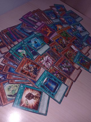 Lotto 100 Carte Yu-Gi-Oh!