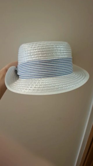 Sombrero de paja blanco y azul