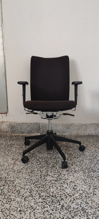 Silla de escritorio ergonómica negra
