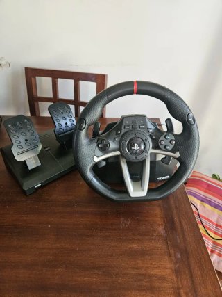 Volante HORI para PS4 y PC