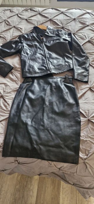 Conjunto de Chaqueta y Falda Negro