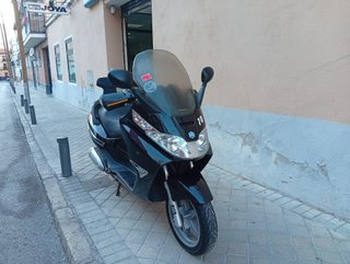 Piaggio X8 125 Maxi Scooter Negra