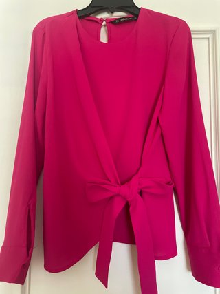 Blusa Fucsia con Lazada Zara