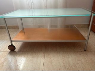 Mesa de centro con ruedas