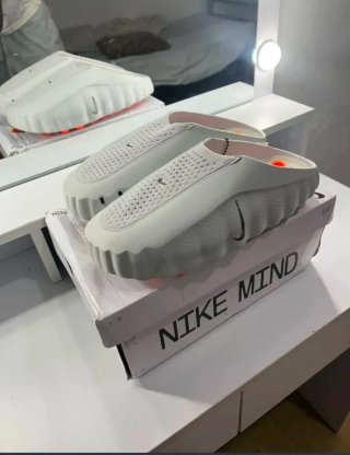 Nike Mind 001