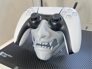 Soporte para Mando PS5 Diseño Máscara Oni