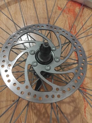Rueda de bicicleta con disco de freno