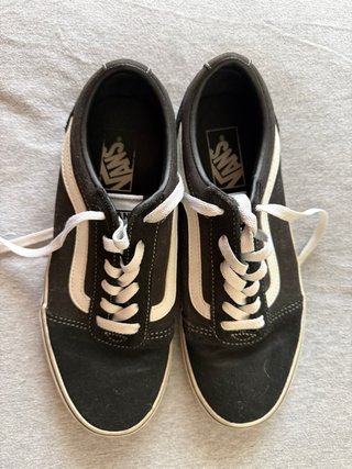 Zapatillas Vans Negras y Blancas