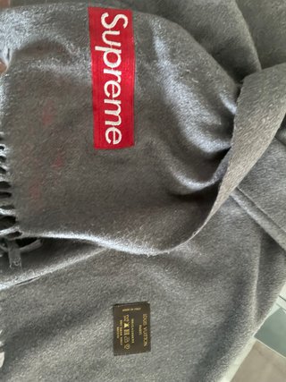 Bufanda Supreme x Louis Vuitton Gris