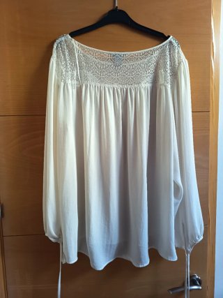 Blusa fluida blanca estilo boho