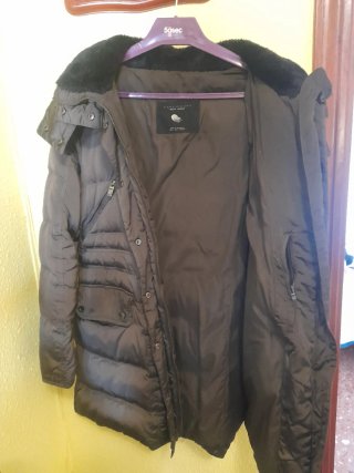 Abrigo de plumas marrón Zara