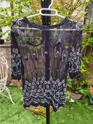 Blusa de manga corta con abalorios