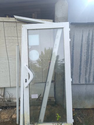 Puerta de Aluminio Blanco con Cristal y Marco