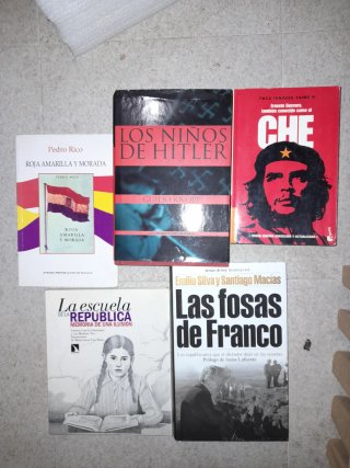 libros de política e historia.Franco, Che,