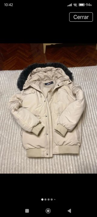 Plumífero Beige con Capucha..