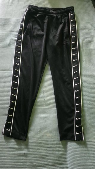 Pantalón Nike Negro con Logo Lateral