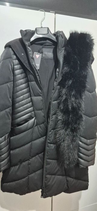 Plumífero GUESS Negro