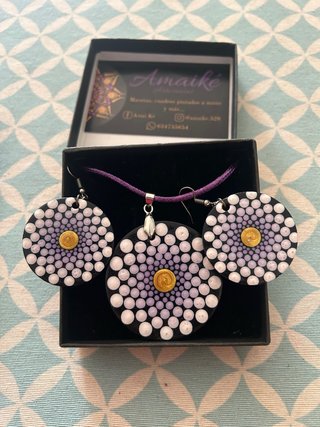 Conjunto de Colgante y Pendientes de Madera