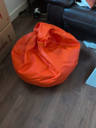 Puff Naranja de Piel Sintética