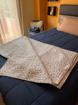 Colcha de entretiempo beige. T/ 150