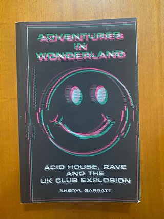 Libro música electrónica. Adventures in Wonderland