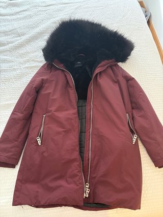 Abrigo Zara Granate con Capucha de Pelo extraible