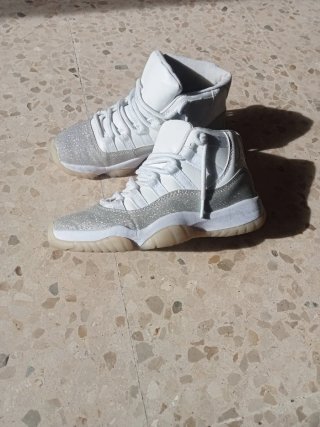 Zapatillas Jordan 11 Blancas y Plateadas