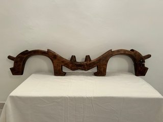 Yugo de madera rústico