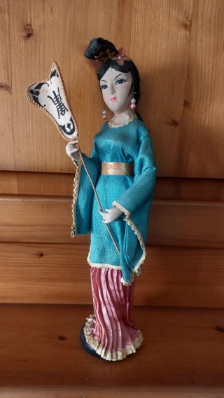 Figura Tradicional China de Seda